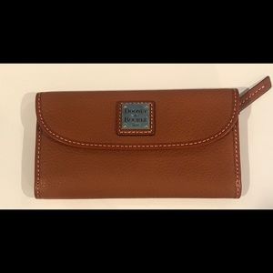 Dooney & Bourke wallet